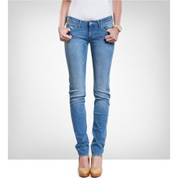 Jeansy damskie Wrangler - BlueStilo