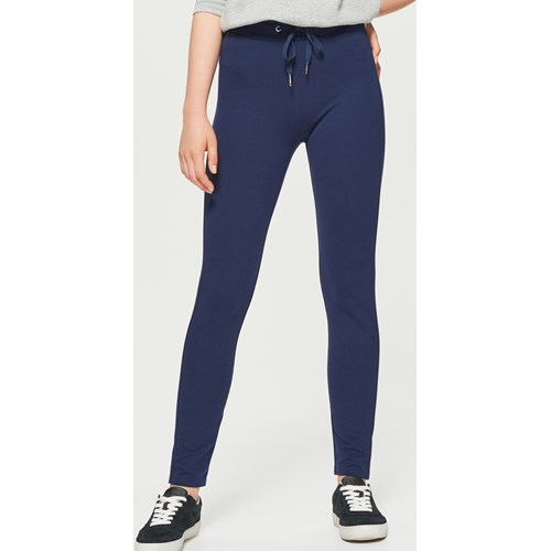 Cropp - Materiałowe slim joggery - Granatowy