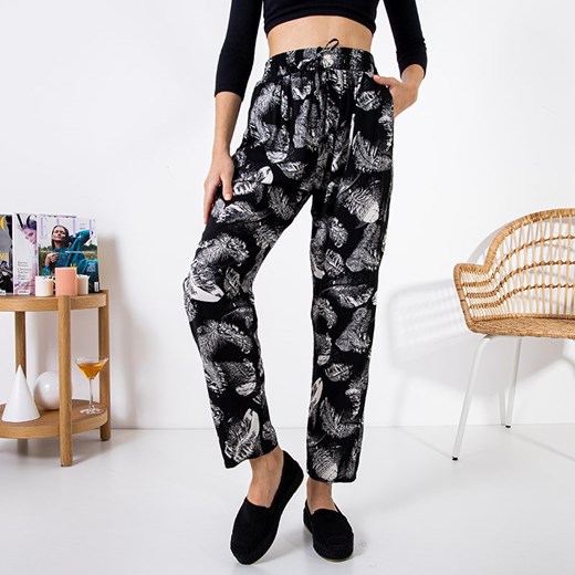 Czarne damskie spodnie materiałowe w piórka - Odzież Royalfashion.pl XL/XXL - 43 royalfashion.pl
