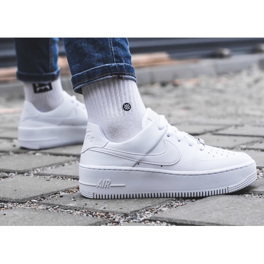 Buty sportowe damskie Nike do biegania air force białe wiązane płaskie