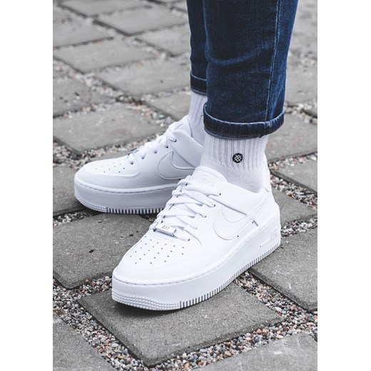 Białe buty sportowe damskie Nike do biegania air force płaskie bez wzorów wiązane