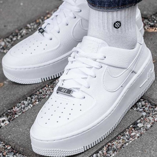 Buty sportowe damskie Nike Air Force 1 Sage Low (AR5339-100)