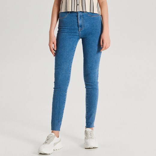 Jeansy damskie Cropp niebieskie