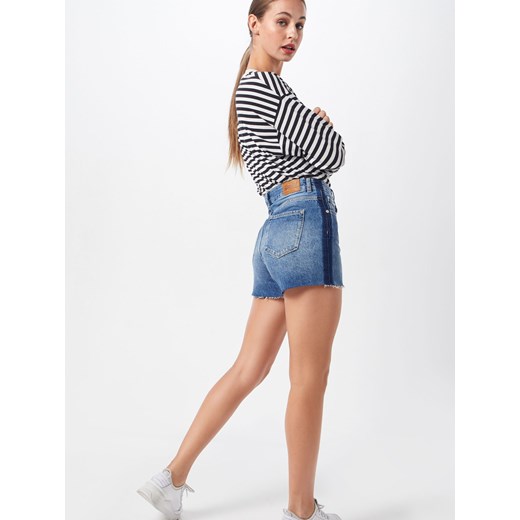 Szorty Superdry w miejskim stylu