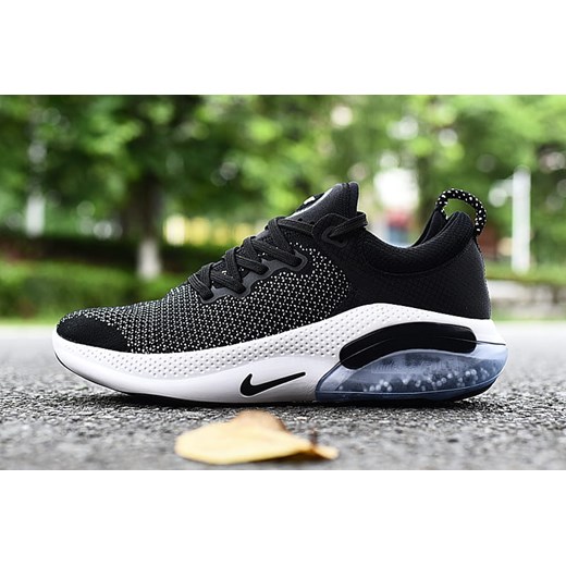 Buty sportowe męskie Nike na wiosnę wiązane
