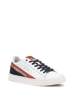 La Martina Skórzane trampki - id: LR222M000045060/la-martina-scarpa-uomo-calf-camoscio-bianco-blu-lfm221-001-4 - marki La Martina - 138841676 La Martina Skórzane trampki ze sklepu Gomez Fashion Store w kategorii Trampki męskie - zdjęcie 138841676