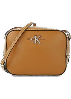 Listonoszka Calvin Klein bez dodatków matowa średnia na ramię