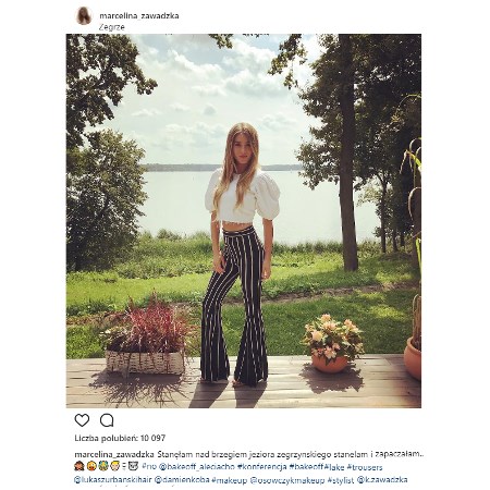 Marcelina zawadzka w spodniach w pionowe pasy