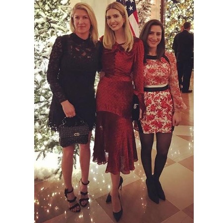 Ivanka Trump w czerwonej, welurowej sukience