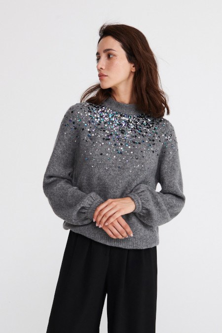 cekinowy sweter w stylizacji na święta