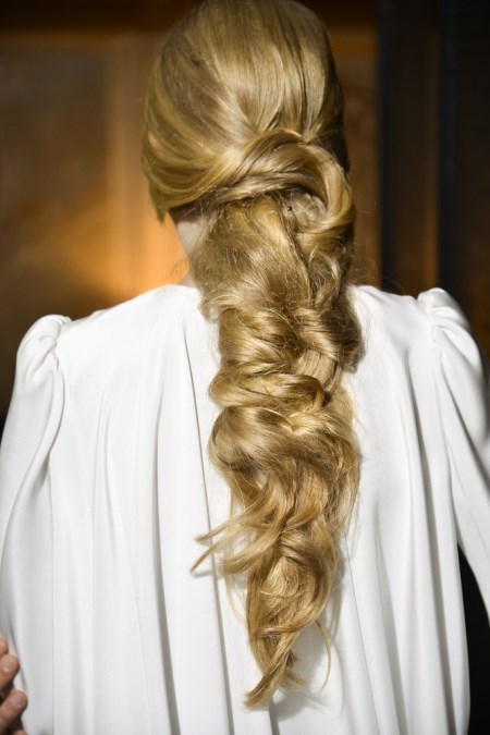 Fantazyjny warkocz z kolekcji Haute Couture Stephane Rolland.