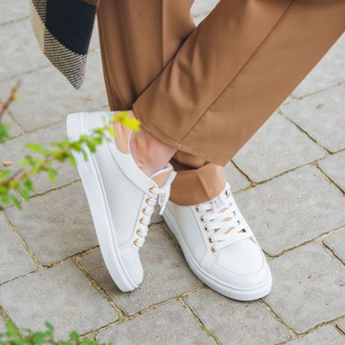 Białe buty sportowe damskie
