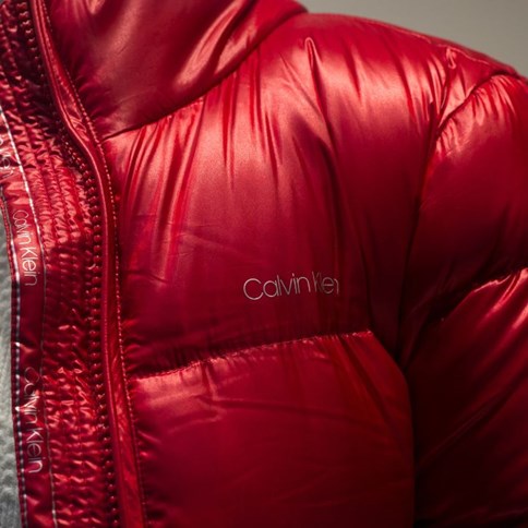 Czerwona kurtka markii Calvin Klein