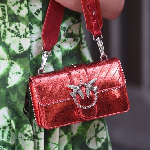 Czerwona torebka pinko