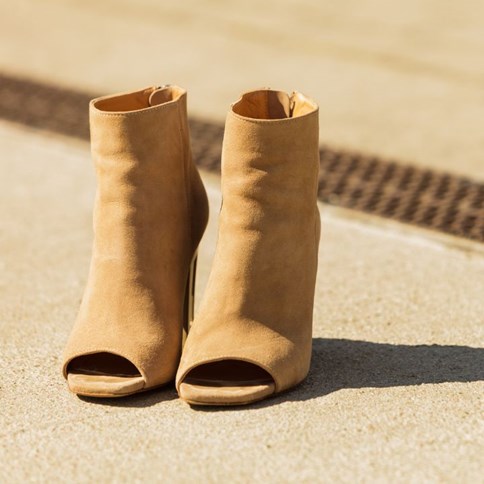 Czółenka brązowe peep toe