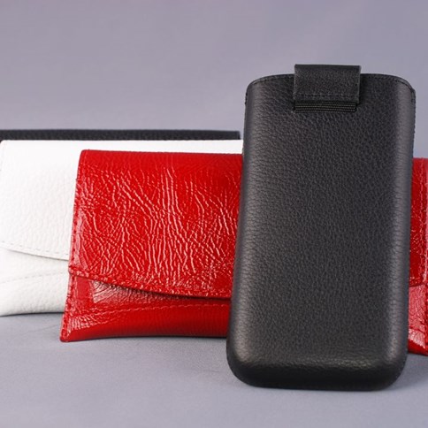 Etui w różnych kolorach na telefon i klucze