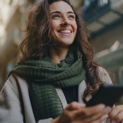 Kobieta w zielonej chuście