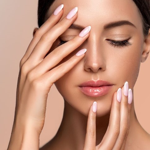 Kobieta z ładną cerą 