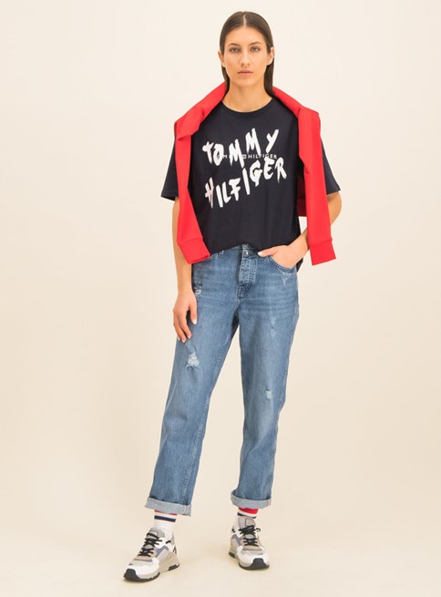 Koszulka Tommy Hilfiger damska w stylizacji z jeansami