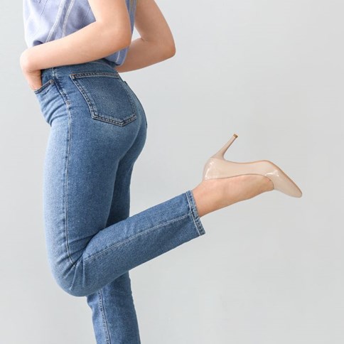 Niebieskie jeansy push up