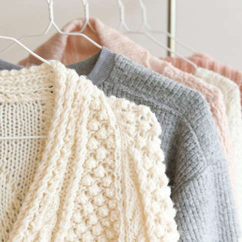 Swetry damskie z wełny