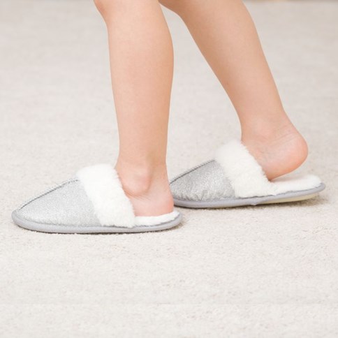 Szare kapcie dziecięce