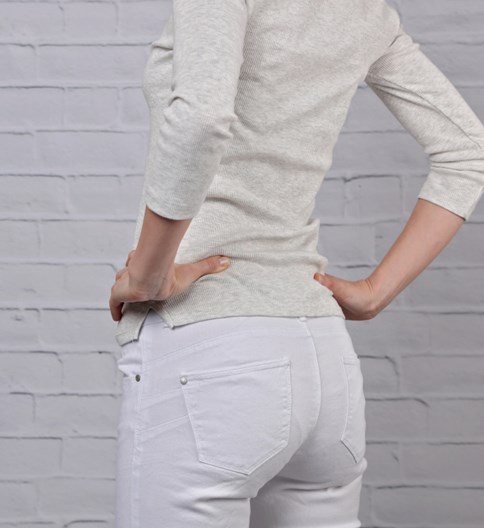 białe jeansy damskie