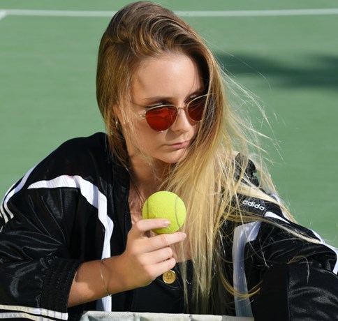 czarna kurtka damska adidas