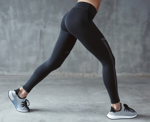 czarne legginsy nike