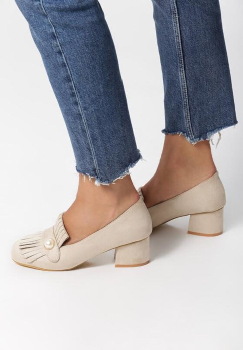 czółenka na niskim obcasie beżowe