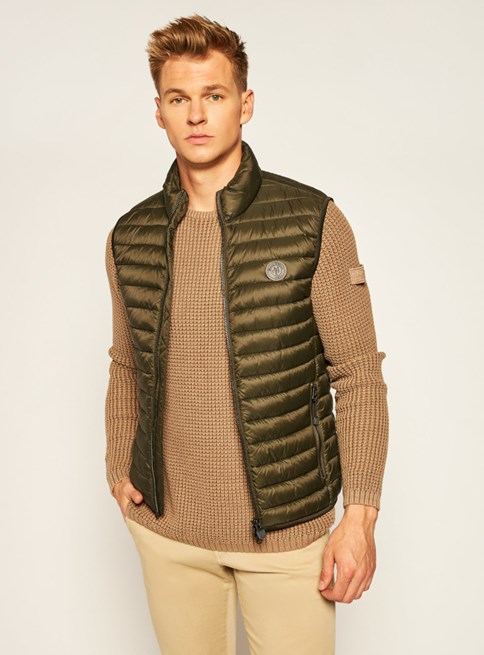 męska kamizelka ocieplana khaki w stylizacji casual