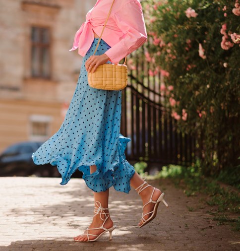 niebieska spódnica midi