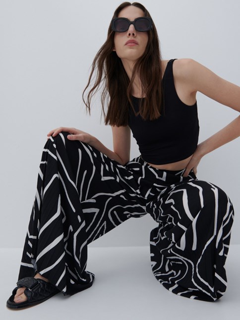 odzież damska Reserved - czarny top i spodnie we wzory