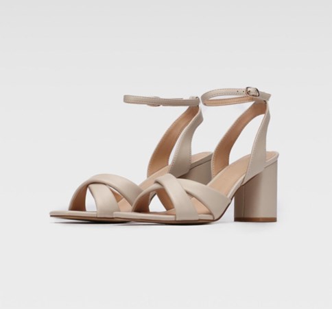 sandały CCC beżowe na słupku