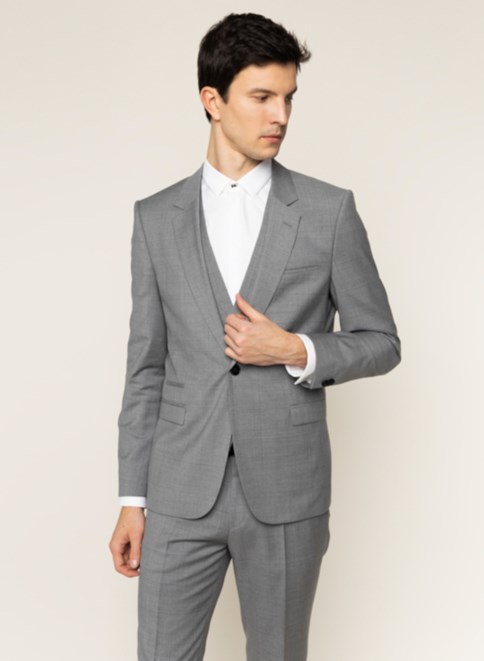 szary garnitur męski