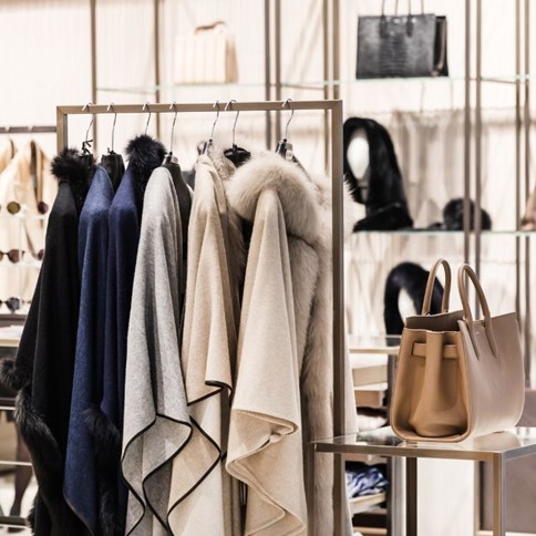 ubrania i akcesoria marki Bugatti 