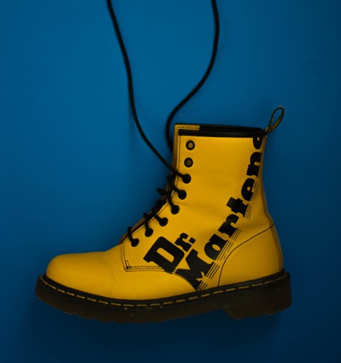 żółte buty dr martens