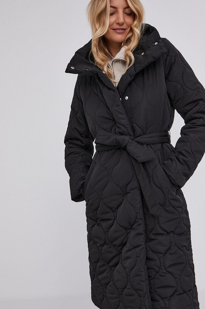 reward fabric weapon Czarne płaszcze damskie - moda na sezon zima 2022
