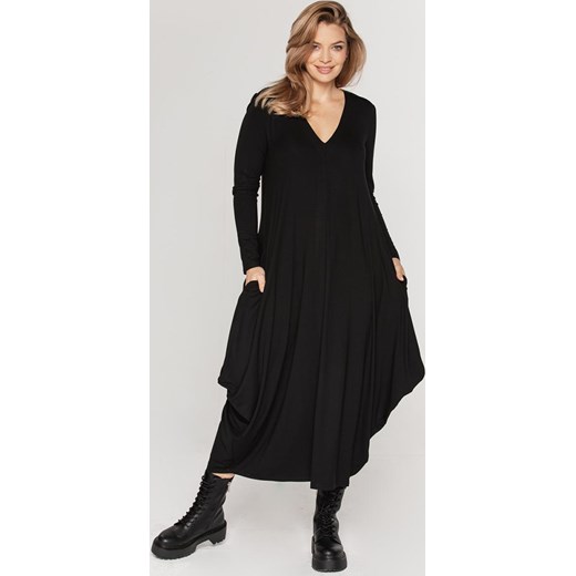 Czarna sukienka Lavard z dekoltem v bawełniana