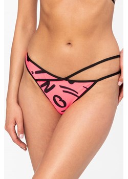 MOSCHINO SWIM - różowy dół od bikini w litery Moschino outfit.pl - kod rabatowy