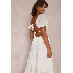 Sukienka biała Renee na co dzień z dekoltem na plecach trapezowa  - zdjęcie produktu
