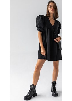 Sukienka ze spranego czarnego jeansu z pagonami i bufkami - CANSAS BLACK by Marsala Marsala okazyjna cena - kod rabatowy