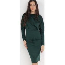 Zielona sukienka Born2be midi casual z okrągłym dekoltem  - zdjęcie produktu
