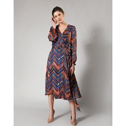 Sukienka Molton z dekoltem w serek z elastanu w abstrakcyjnym wzorze  - zdjęcie produktu