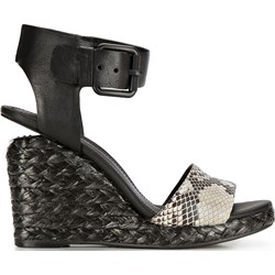 Sandały damskie WITTCHEN z klamrą na koturnie czarne na lato  - zdjęcie produktu