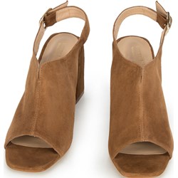 Brązowe sandały damskie WITTCHEN eleganckie z klamrą na obcasie  - zdjęcie produktu