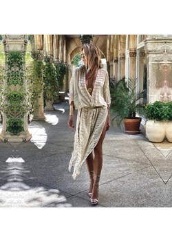 Uniwersalne kimono plażowe w paski - Biały / S Valetta.pl promocja Valetta.pl - kod rabatowy