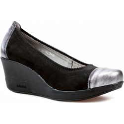 Czółenka Karino z okrągłym noskiem bez zapięcia na koturnie na średnim obcasie  - zdjęcie produktu