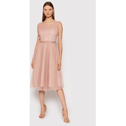 Różowa sukienka Rinascimento trapezowa midi na wesele  - zdjęcie produktu