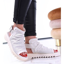 Sandały damskie na platformie eleganckie białe z tworzywa sztucznego z klamrą  - zdjęcie produktu